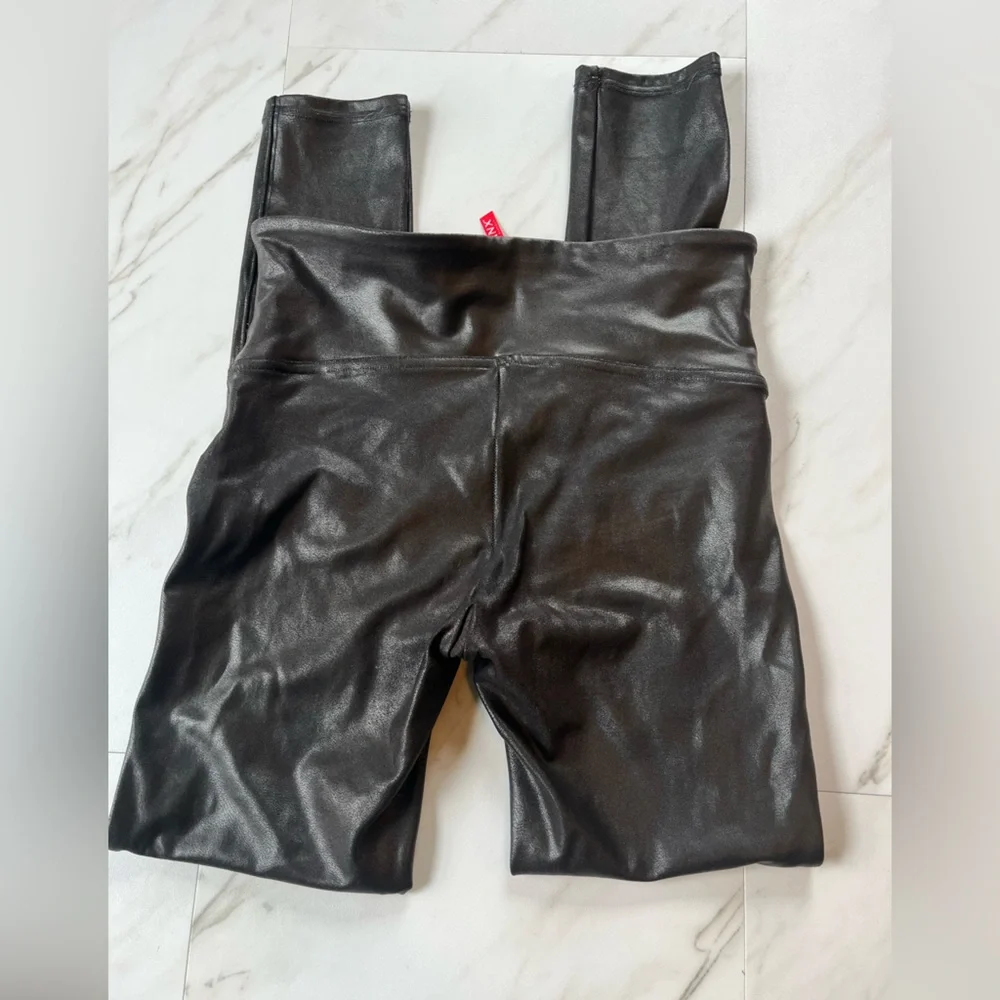 Spanx Black Faux Leather Legging petite medium - Picture 4 of 9